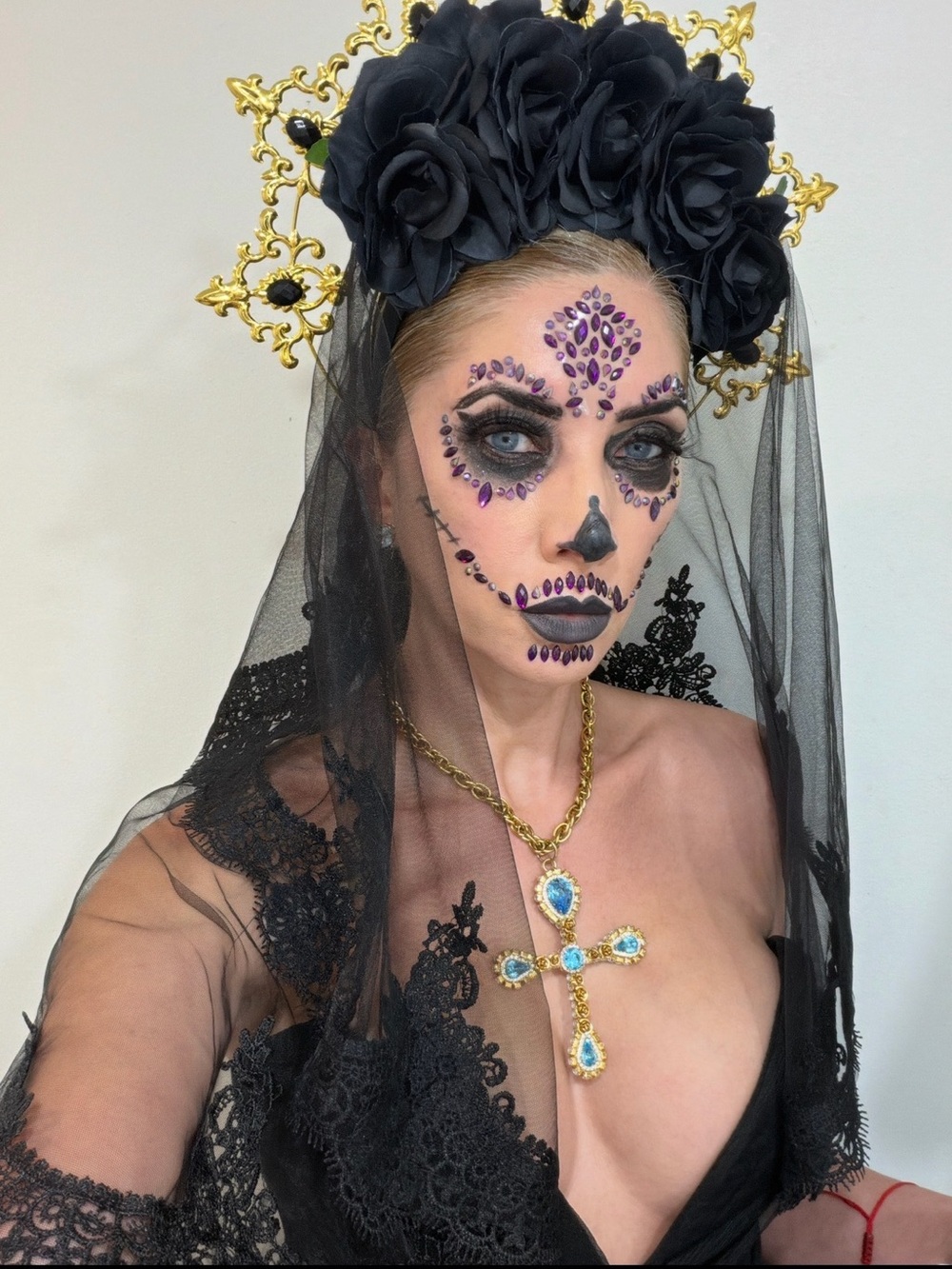Dias de los Muertos Halloween Costume Dress, Veil, black flowers, and Crown - Picture 4 of 4
